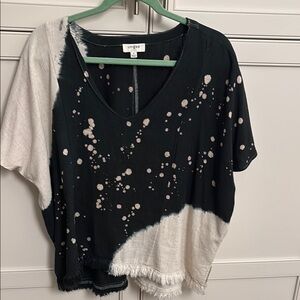 Umgee Black and White Asymmetrical Boxy T-Shirt